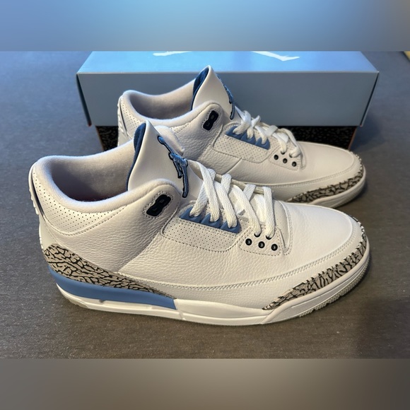Jordan 3 UNC main image 4